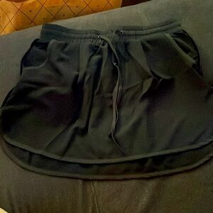 Tennis skirt S black lightweight material with satin trim pockets drawstring top